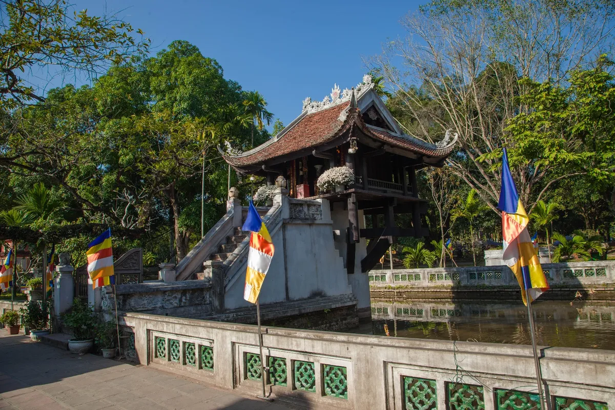 Admirez la belle simplicité de la pagode au pilier unique