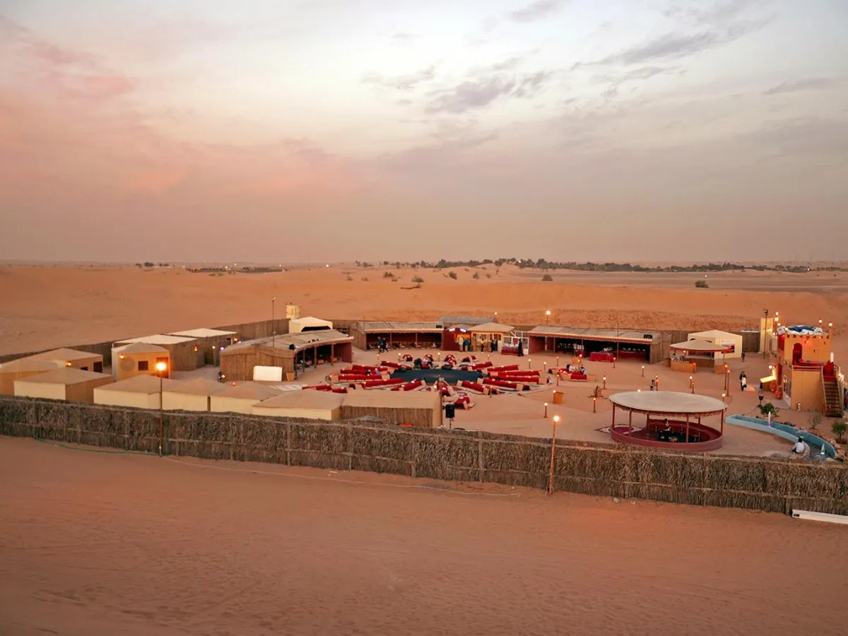 Dirígete al campamento beduino y experimenta la cultura del desierto
