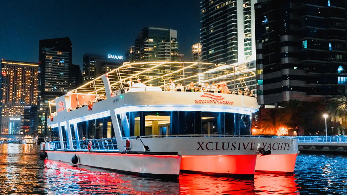 Persiguiendo horas doradas en una casa flotante de cristal: Mi experiencia en el crucero por Dubai Marina
