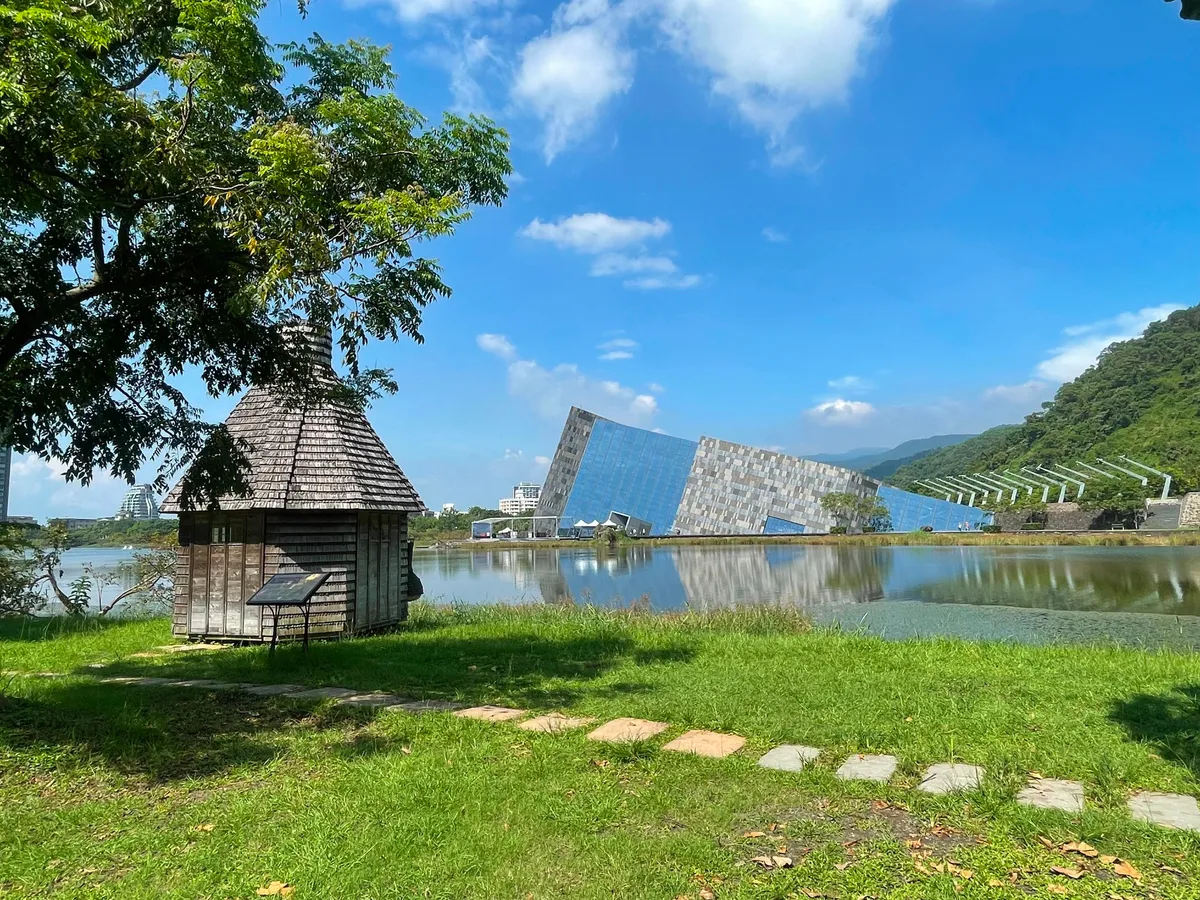 Visit the uniquely designed Lanyang Museum to admire its single-sided mountain architecture and experience Yilan's rich local humanities and ecology.