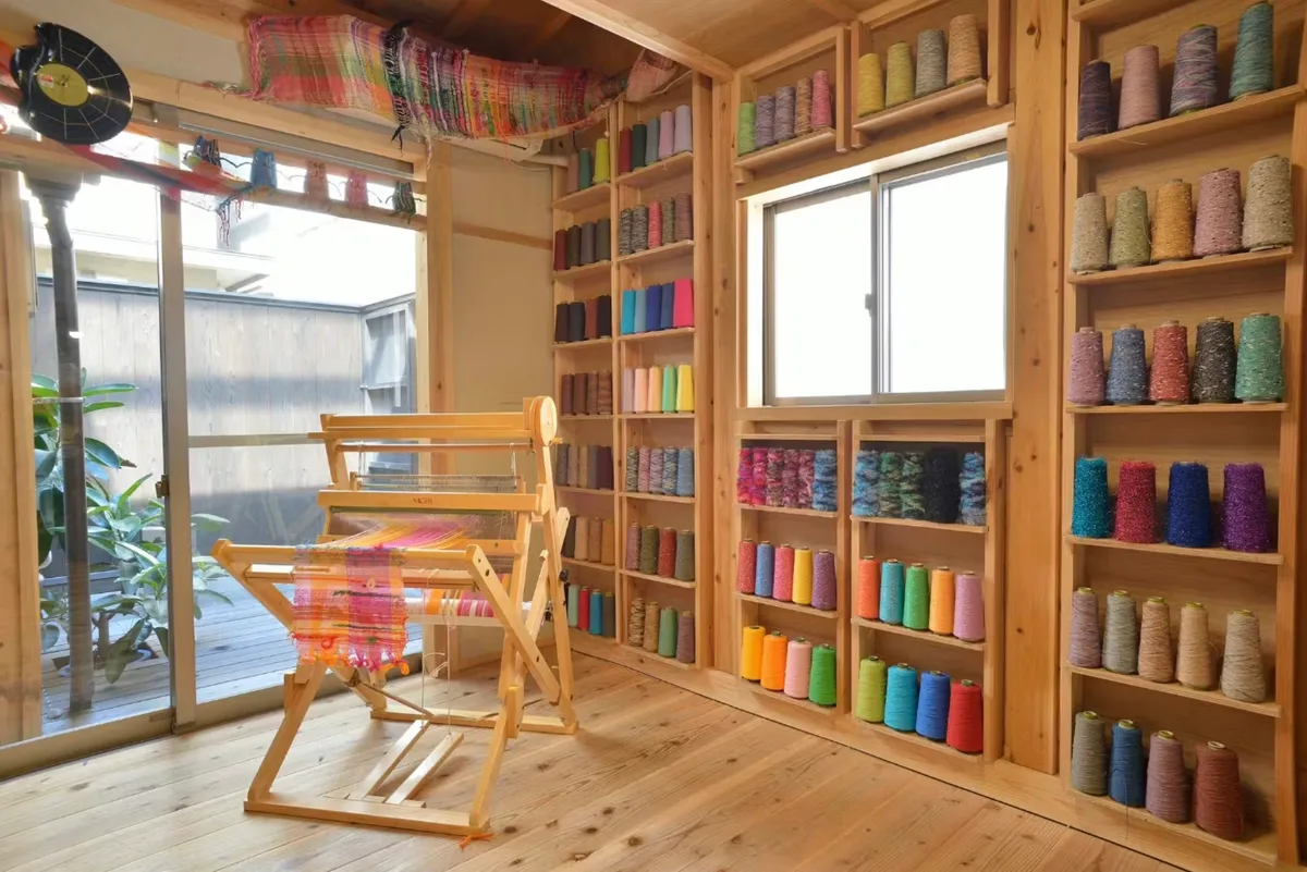 Libérez l'Artiste en Vous : Une Immersion dans l'Expérience de Tissage à Umeda, Osaka