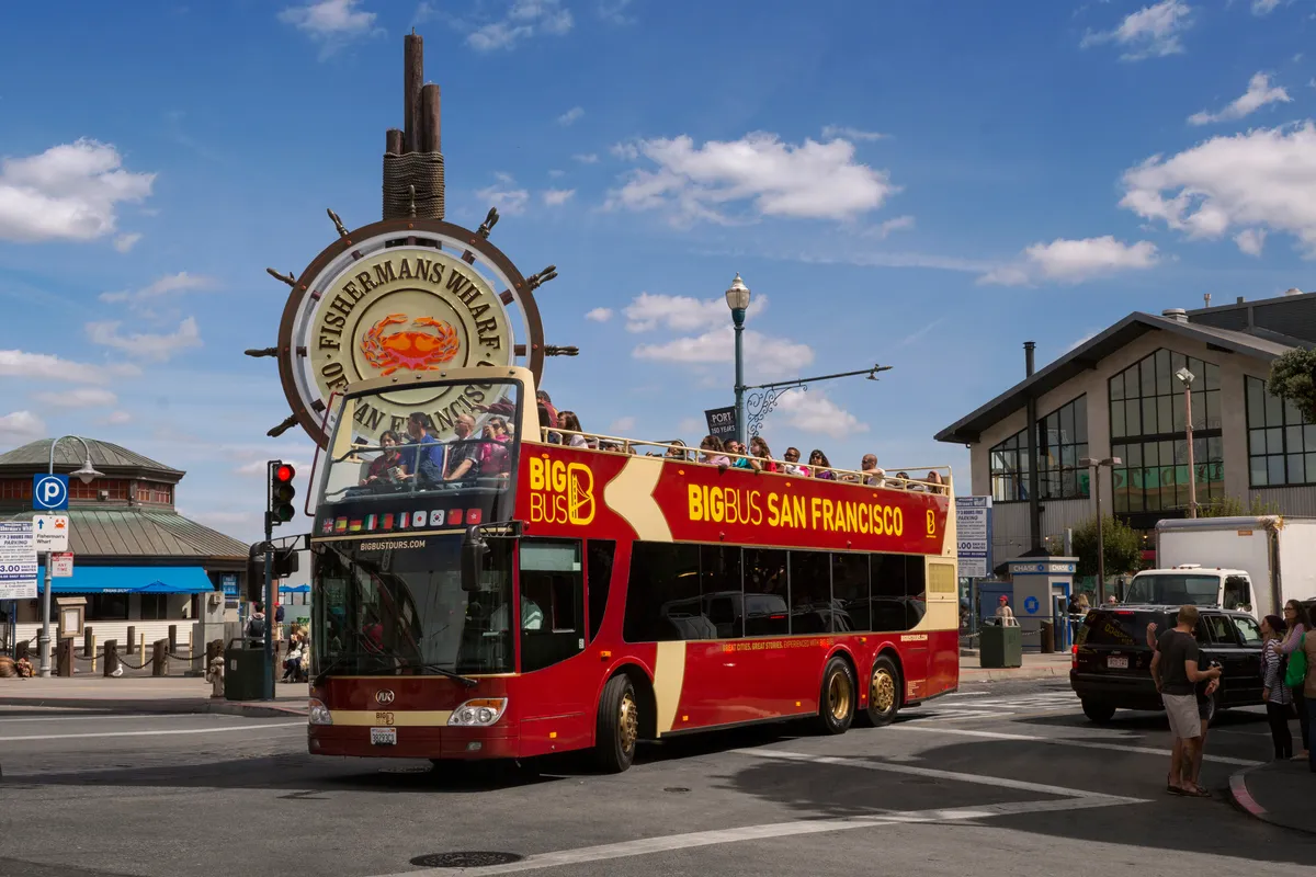 Explora las 49 millas cuadradas de la ciudad, incluyendo atracciones famosas como Union Square y el Palace of Fine Arts