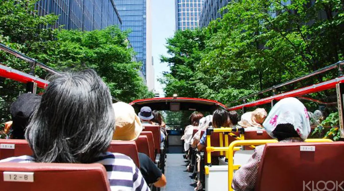 Enjoy a comfortable experience of touring Tokyo aboard the sightseeing bus