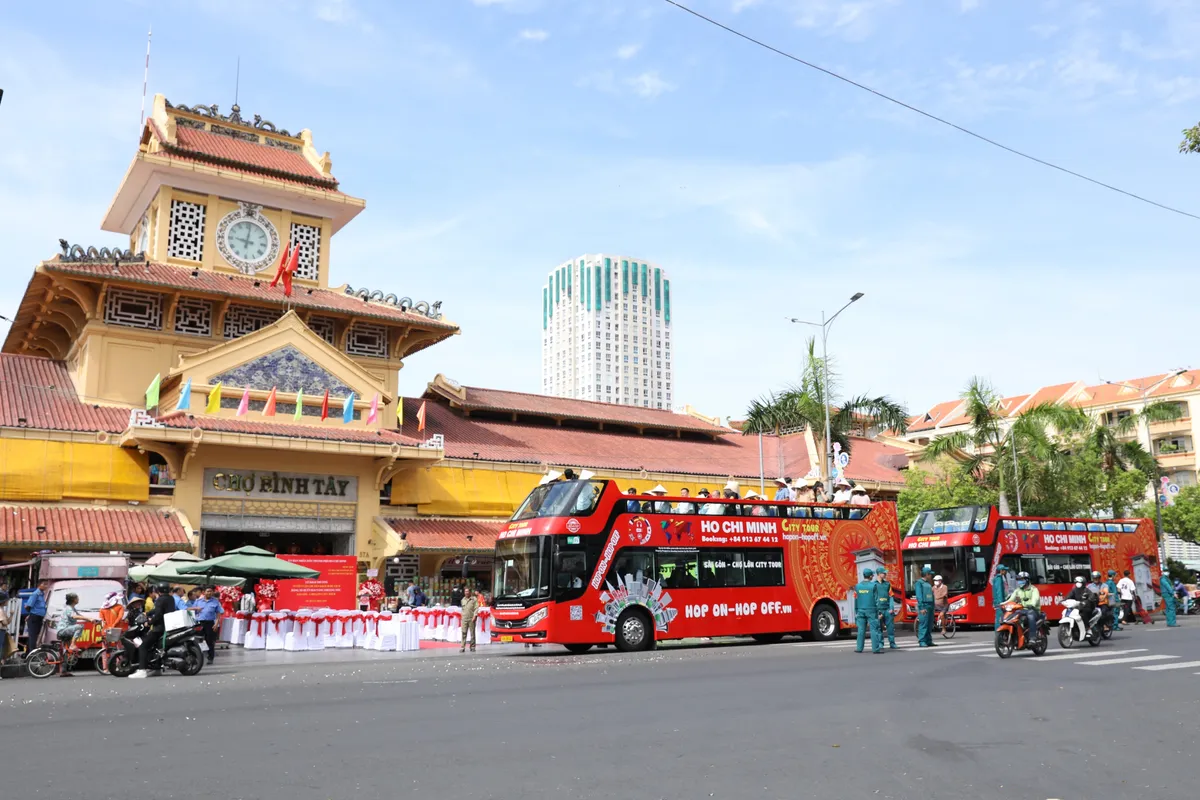 Ho Chi Minh City Hop-On Hop-Off Bus Tour: Our Family's Guide to Exploring Saigon!