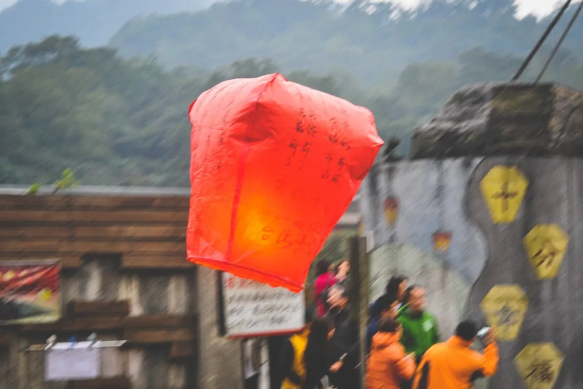 Experiência do Balão de Shifen: Uma Jornada Serena de Desejos e Luz