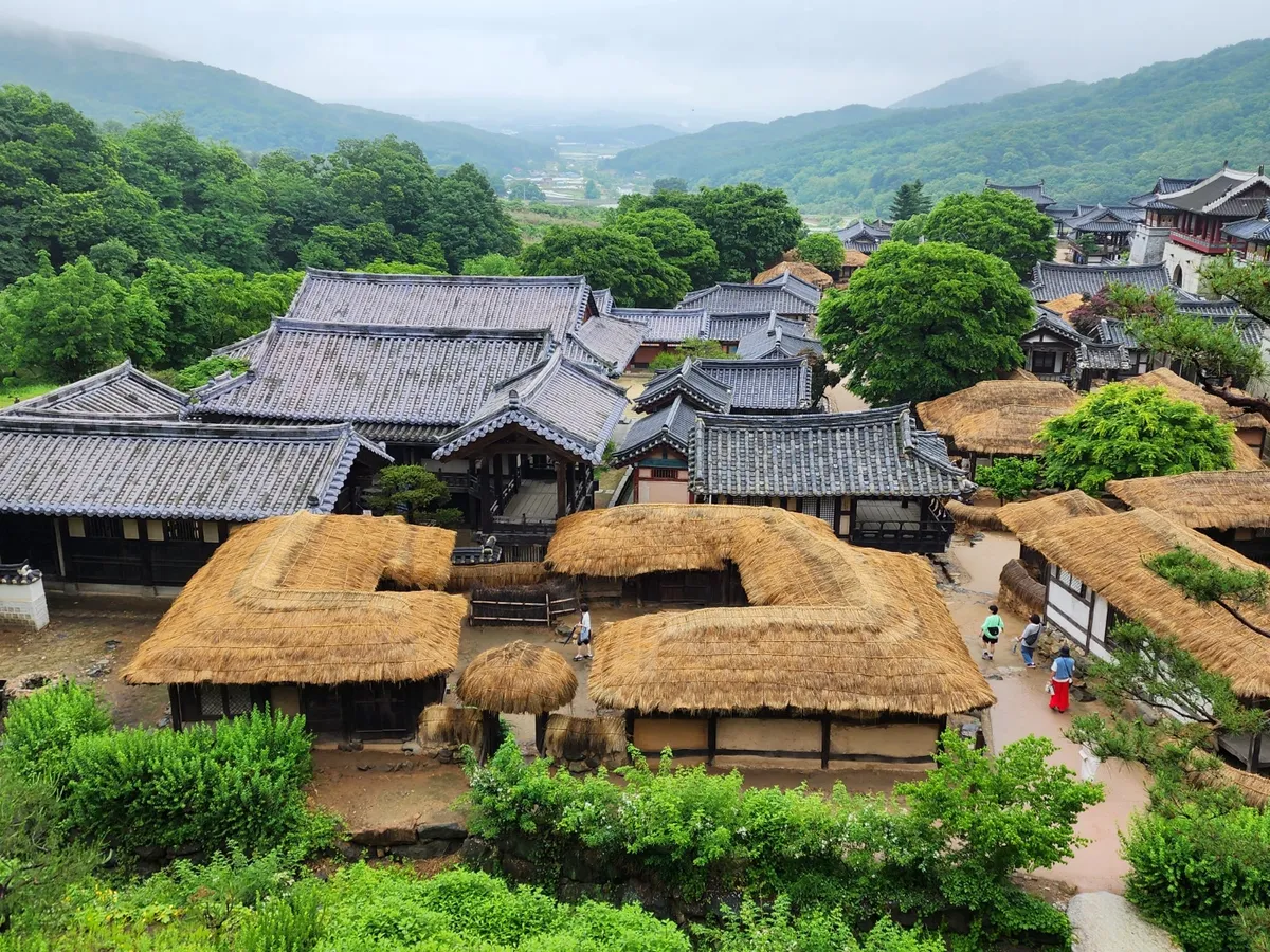 Treten Sie ein in den Bildschirm: Warum jeder K-Drama-Fan und ARMY dieses Yongin-Abenteuer braucht