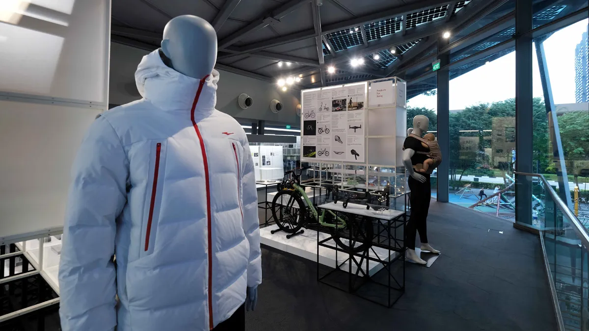 Prototypen und Modelle in verschiedenen Produktkategorien in der Ausstellung