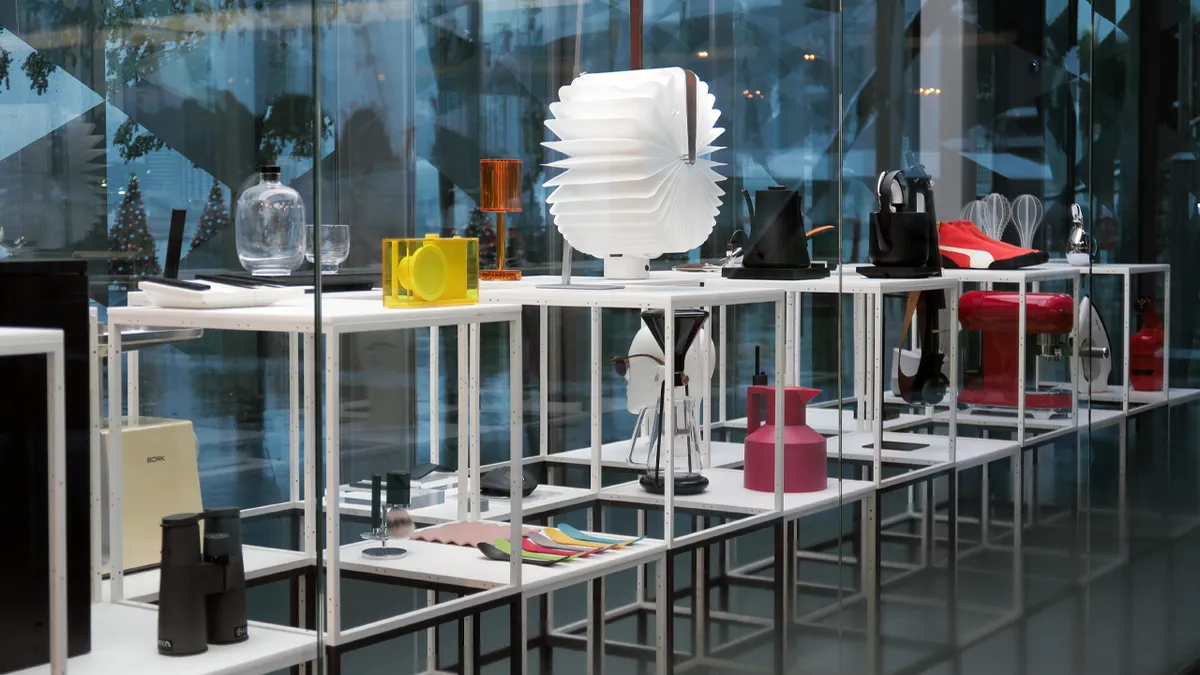 Sehen Sie sich die Dauerausstellung an – eine Sammlung preisgekrönter Designarbeiten aus verschiedenen Jahren
