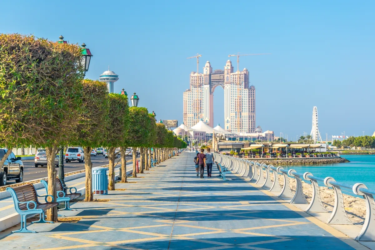 La excursión definitiva de un día a Abu Dabi: Una inmersión profunda en la experiencia de la Mezquita Sheikh Zayed