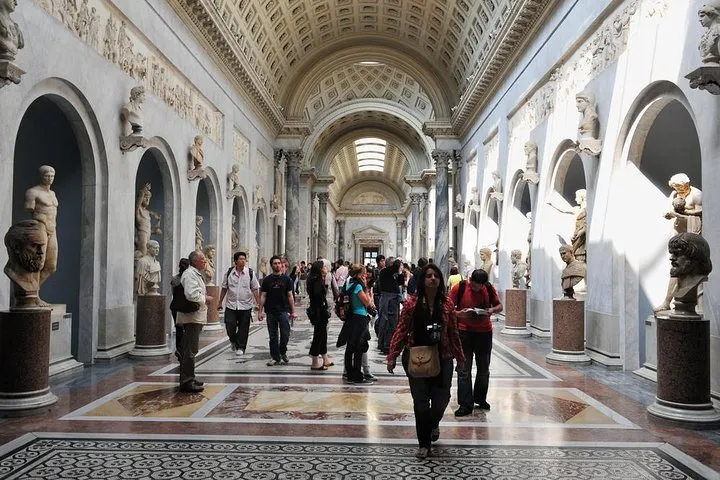 Descubra a vasta e diversificada coleção dentro dos Museus do Vaticano, que abriga tesouros de toda a história