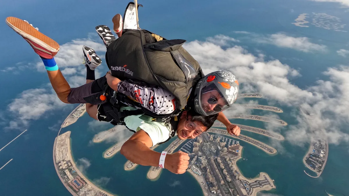 Strike a pose mid-air with wind, altitude, and pure adrenaline