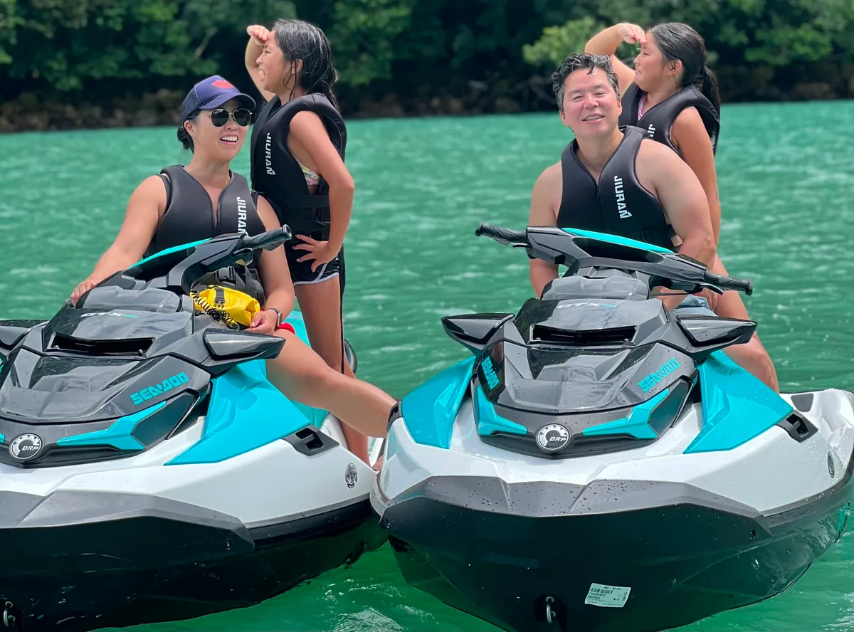 Chevaucher l'archipel : Une immersion profonde dans l'expérience jet-ski de Red Ray Watersports