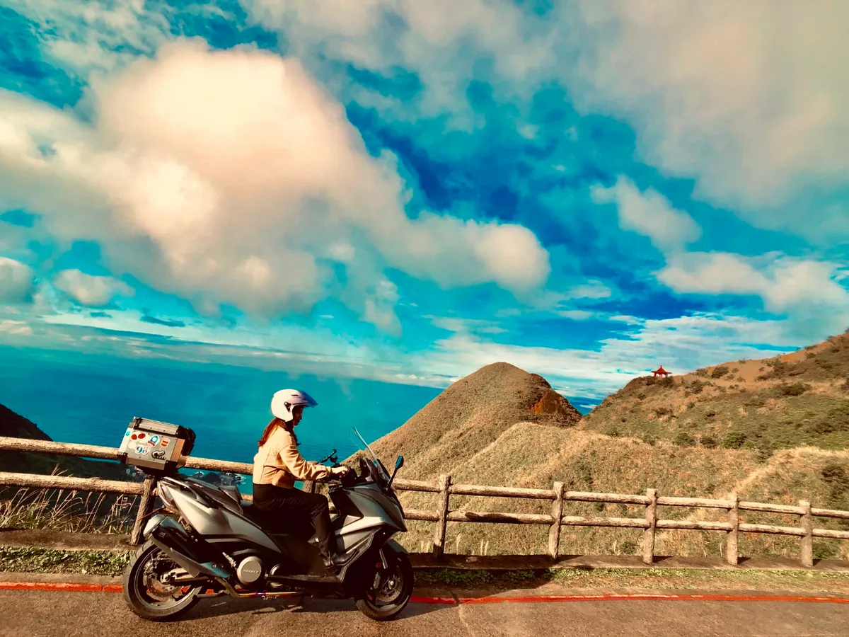 Go through the county road 106 at day, experience the beauty of mountain and ocean 